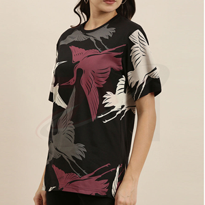 T-shirt noir à col rond pour femme avec imprimé grue rose, blanc et gris, coupe ample, manches courtes, en jersey tricoté, toutes saisons - Product Image 1