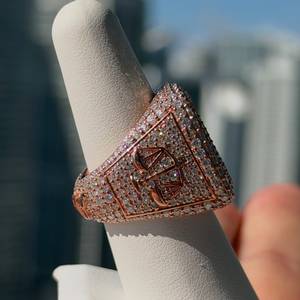 Maßgefertigter Geometrischer Moissanit-Verlobungsring Quadratischer Halo Roségold-Plattiert 1 Zoll Erinnerungsschmuck VVS1 Moissanit-Steine - Product Image 3