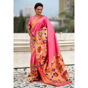 ผ้าไหมพิธานีสีชมพูอ่อน พร้อมขอบผ้าลายใหญ่แบบครึ่งซีก ประดับด้วยงานปักดิ้นทอง  งานทอผ้าอินเดียและปากีสถาน  ผ้าทอชั้นดี น้ำหนัก 700 กรัม - Product Image 2