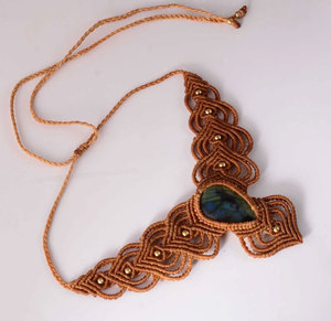 Collar de Perlas de Agua Dulce Hecho a Mano con Colgante Azul Brillante Ajustable para Fiestas y Eventos - Product Image 3