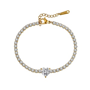 Bracelet chaîne de luxe en or massif 18 carats avec perles d'eau douce et sertissage griffe pour femme, idéal pour fiançailles, fêtes et mariages - Product Image 3