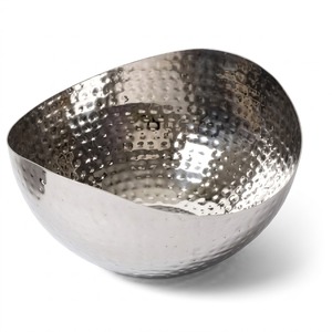 Bol de service en métal martelé artisanal, moderne, bicolore noir et argent, pièce maîtresse décorative pour la maison, les mariages et les tables d'hôtel - Product Image 3