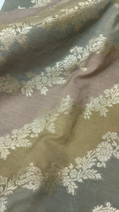 Tissu jacquard brocart tissé à motif de feuilles métalliques pour vêtements féminins, matière en soie de poids moyen - Product Image 6