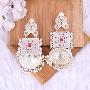 Pendientes étnicos con perlas y cristales rosas para mujer |   Joyería de Latón Plateado por Shilpi Impex - Product Image 5