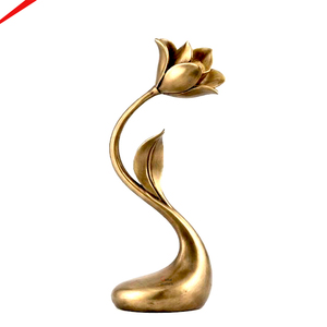 Escultura de Tulipán Tradicional de Aluminio con Acabado Cobre Antiguo, Hecha a Mano para Decoración de Mesa y Hogar - Product Image 1
