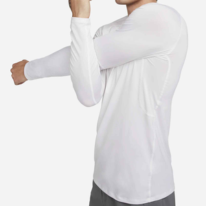 เสื้อยืดแขนยาวผู้ชายสไตล์ลำลอง ผ้าถัก ทรงปกติ แห้งเร็ว ระบายอากาศดี มีโลโก้ด้านหน้า สตรีทแวร์ - Product Image 3