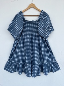 Robe d'été légère pour femme en coton bleu à carreaux, col carré, corsage froncé, manches bouffantes, ourlet à volants, style babydoll - Product Image 1