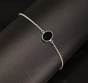 Pulsera minimalista de plata 925 con baño de rodio y cadena, con gema de ónix negro natural de 8x10 mm en forma ovalada y engaste en bisel, para mujer, ideal para regalo. - Product Image 6