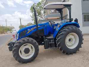 Tractor Agrícola TT4.90 de 90 HP con Tracción en las 4 Ruedas, Tipo de Rueda con Componentes Centrales: Bomba, Motor y Caja de Cambios en Venta - Product Image 3