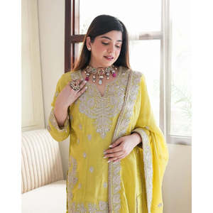 Hermosa parte superior: Gharara y Dupatta con trabajo de secuencia de bordado pesado para ropa india y pakistaní - Product Image 5