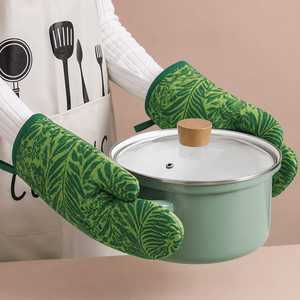 Guantes de horno de la colección Premium con diseño de hojas verdes a un precio asequible de fabricante indio. - Product Image 1