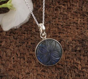 Pendentif Tête de Loup Sculptée en Labradorite Bleue Naturelle Effet Flash, Fleur Sculptée, Pierre Précieuse Faite à la Main, Bijou Esprit de la Lune, Vente en Gros, Cadeau - Product Image 1