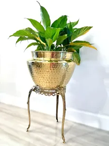 Macetero de latón de diseño moderno y estable, elegante y apto, de proveedor indio para exportación a granel. - Product Image 3