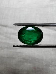 Émeraude naturelle de Zambie de 4,54 carats, taille ovale, pierre précieuse verte intense de haute qualité pour la fabrication de bijoux fins - Product Image 3
