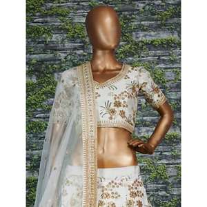 Lehenga Choli de Satén Bordado en Color Blanco Hipnótico para Bodas, Semi-Cosido, de Zeel Clothing - Product Image 3