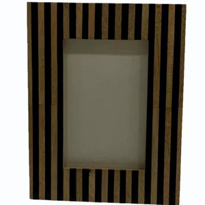 Cadre photo moderne en polyrésine écologique et durable, 4x6 pouces, design rayé, cadre décoratif de table, décoration minimaliste pour la maison - Product Image 1
