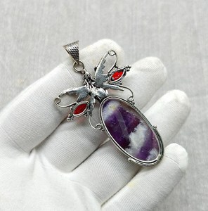 NIKHIL GEMS Élégant Pendentif Cabochon Vintage en Améthyste Sauge et Grenat, Fait Main en Argent 925, Bijou de Fiançailles Certifié par un tiers - Product Image 4