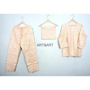 Ensemble de vêtements de nuit élégant et doux à col en V, chemise et pantalon longs, vêtements de détente en coton biologique, ensemble de pyjama pour demoiselle d'honneur, cadeau de luxe, 100% coton - Product Image 1