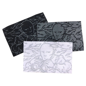 Étiquettes personnalisées en polyester tissé haute densité avec découpe laser et marquage à chaud, autocollantes, lavables, pour vêtements - Product Image 2