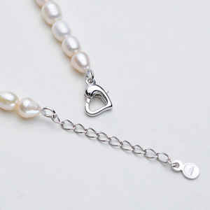 สร้อยคอมุกน้ำจืดทรงข้าวขนาด 7-8 มม. ดีไซน์หรูหราทันสมัยสำหรับผู้หญิง พร้อมสร้อยคอหินอาเกตสีเขียว ประเภทสินค้า - Product Image 3