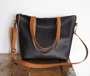 Sac fourre-tout en cuir véritable fait main pour femme, sac à bandoulière vintage grande capacité, sac à main de mode pour le shopping et les voyages, durable - Product Image 1
