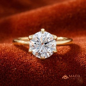 Anillo Solitario Clásico de Oro Redondo con Puntas de Brújula – Anillo de Moda Minimalista de Lujo - Product Image 1