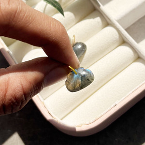 Colgante de Labradorita Natural en Forma de Nube, Amuleto de Piedra Preciosa Hecho a Mano, Joyería Curativa, Regalo para Ella - Product Image 4