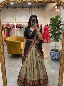 Ensemble Lehenga Choli traditionnel South Heritage pour femmes - Tenue de mariage, Diwali et de soirée, élégance en soie - Product Image 2