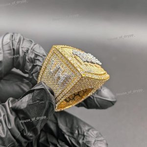 Anillo de Número Personalizado con Incrustaciones de Diamantes VVS Moissanite, Anillo de Moda Hip Hop Chapado en Rodio - Product Image 4