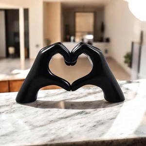 Escultura de Manos en Forma de Corazón de Metal con Acabado Dorado, Perfecta para Decoración Moderna del Hogar, Encimera de Cocina, Exhibición en Hoteles y Restaurantes - Product Image 3