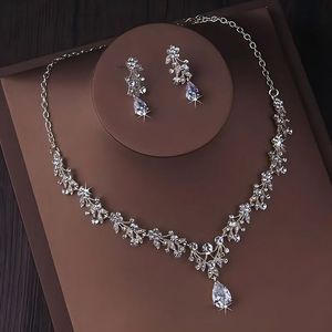 สร้อยคอเพชรทรงลูกแพร์สังเคราะห์เคลือบทองคำขาว 18K สำหรับผู้หญิง รับรองโดย IGI สไตล์คลาสสิกหรูหราสำหรับงานแต่งงาน น้ำหนัก 20 กรัม - Product Image 1
