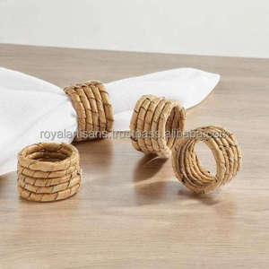 แหวนรองผ้าเช็ดปากทำมือจากเขาสัตว์ธรรมชาติ งานฝีมือช่างฝีมือชั้นสูง ขัดเงาสไตล์เรียบง่าย ตกแต่งโต๊ะอาหาร เป็นมิตรกับสิ่งแวดล้อม อุปกรณ์เสริมสำหรับการรับประทานอาหาร - Product Image 2