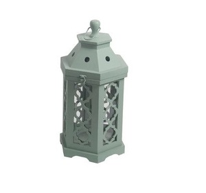 Farol decorativo único para el hogar, hecho de metal y vidrio, de metal duradero y diseñado para uso en interiores y exteriores. Hecho a mano. - Product Image 1