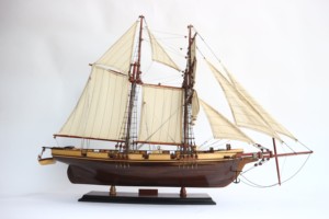 HARVEYE Barco de Madera con Acabado Natural, Modelo de Barco de Madera para Regalos de Boda, Graduación, Año Nuevo, Halloween, Barco de Vela Artesanal - Product Image 1