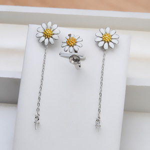 Ensemble de boucles d'oreilles et de bagues en argent 925 tendance européenne et américaine, avec chrysanthème en goutte de colle, perles, bijoux de mode pour femmes, avec support vide - Product Image 1