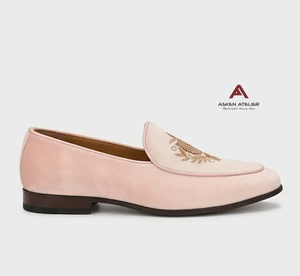 Asken Atelier Mocassins classiques pour homme en velours blanc cassé avec motif de crête brodé, fermeture à enfiler, semelle intermédiaire en PU amortie, TPR - Product Image 4