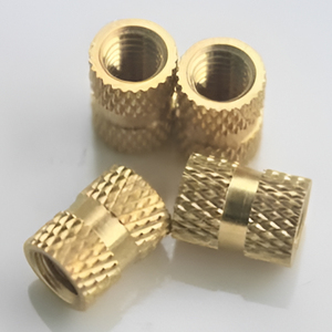 Inserts filetés en laiton moleté croisé de haute qualité, durables, pour moulage par injection plastique, pose à chaud, usage industriel OEM - Product Image 1