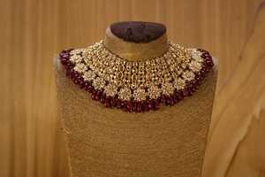 Parure de bijoux de luxe plaqué or avec collier en cristal, boucles d'oreilles, bague et bracelet – Cadeau de mariage pour femme, idéal pour les soirées et mariages - Product Image 3
