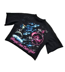 เสื้อยืดแขนสั้นสีดำสำหรับผู้ชาย คอกลม พิมพ์ลายอวกาศ ทรงปกติ ผ้าฝ้ายเจอร์ซีย์ สไตล์ลำลอง - Product Image 1