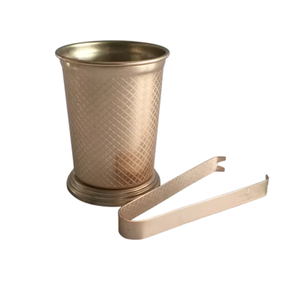 Ensemble de coupe à cocktail Mint Julep et pince assortie en or rose de style vintage, motif diamant texturé unique pour servir des cocktails classiques - Product Image 1