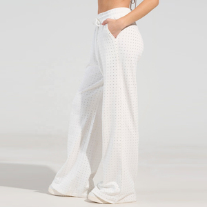 ชุดวอร์มผู้หญิงแบบมีฮู้ดประดับเพชรและกางเกงขายาวทรงบานผ้าฟลีซหนานุ่ม - Product Image 5