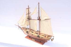 Maqueta de Barco de Madera Hecha a Mano - Réplica a Escala del Barco de Carreras Navegador de 1847, Decoración de Oficina, Harvey - Product Image 4