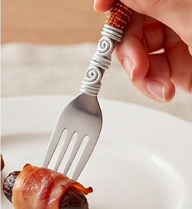 Ensemble de fourchettes en acier inoxydable avec poignée micro perlée de couleur orange, parfait pour les ustensiles de cuisine à domicile, les hôtels et les restaurants. - Product Image 2