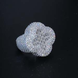 Anillo de Plata de Ley con Baño de Rodio, Diamante de Corte Redondo, Corte Baguette de Lujo, Color D, Unisex, para Bodas y Fiestas - Product Image 1