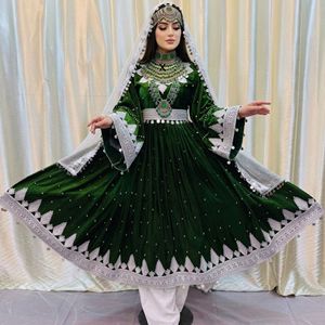 Robe longue décontractée pour femme, style ethnique traditionnel, verte, brodée, à manches longues, robe de soirée bohème avec voile dupatta - Product Image 1