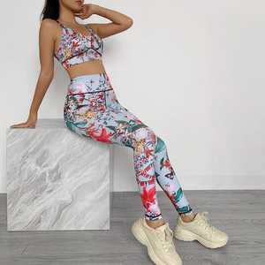 Ensemble de yoga imprimé floral pour femme, 2 pièces, leggings taille haute, débardeur court dos nageur à col en V profond, extensible dans les quatre sens, en Spandex et Polyester - Product Image 3