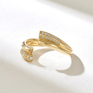 Anillo Abierto de Oro Amarillo con Doble Flecha y Diamante Cultivado en Laboratorio - Product Image 3