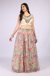 Le meilleur choix pour les fêtes : Lehenga Choli imprimé pour femmes avec dupatta en organza et travail de perles – Tenue élégante pour les festivals - Product Image 2