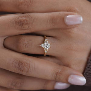 Bague de fiançailles en argent sterling massif 1,52 carats, sertie de cinq pierres, sertissage à tension, moissanite taille baguette latérale, pour cadeau d'anniversaire - Product Image 1