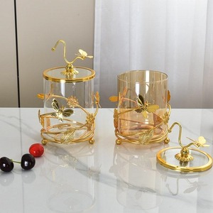 Frascos de vidrio vintage con tapas florales doradas, recipientes herméticos de cocina para azúcar, té y especias - Product Image 5